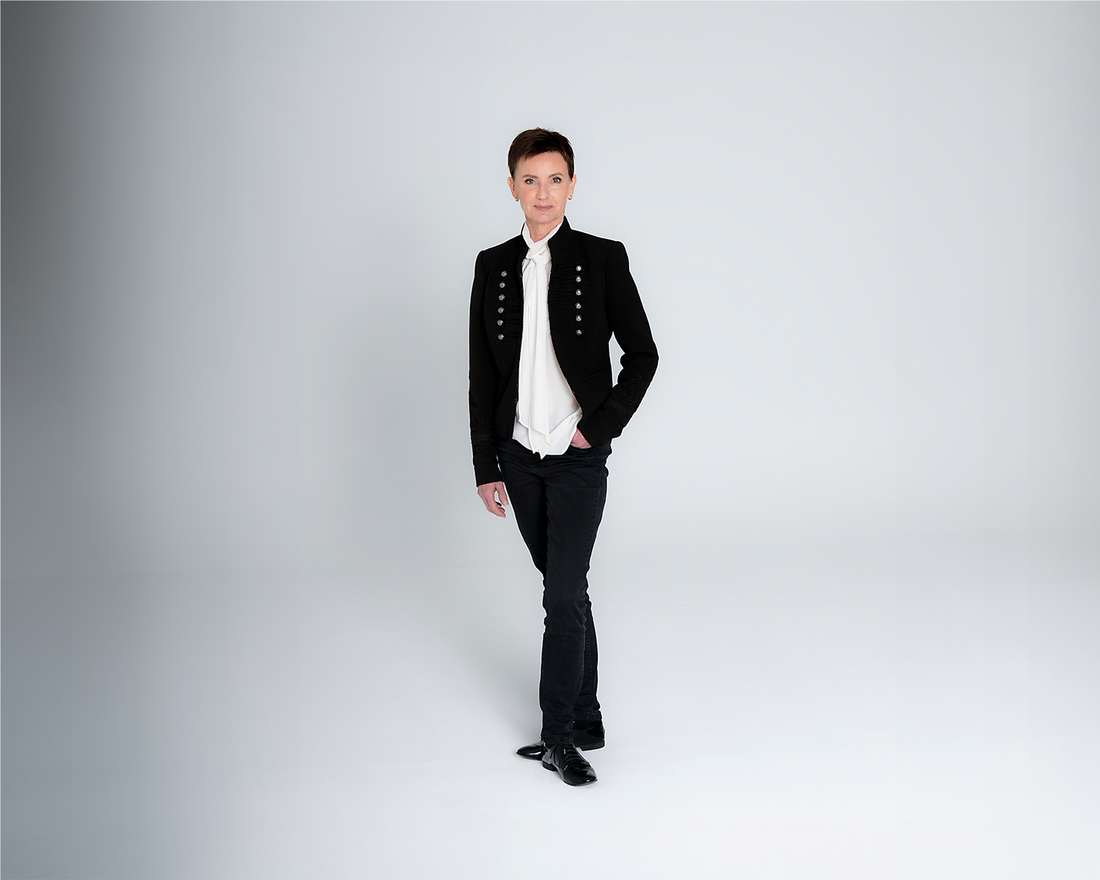 Lisa Pavane announces she will step down as Director